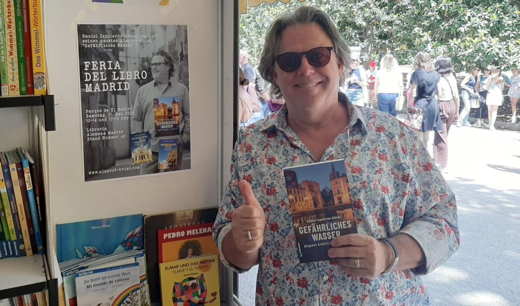 Daniel Izquierdo-Hänni präseniert seinen Krimi in Madrid
